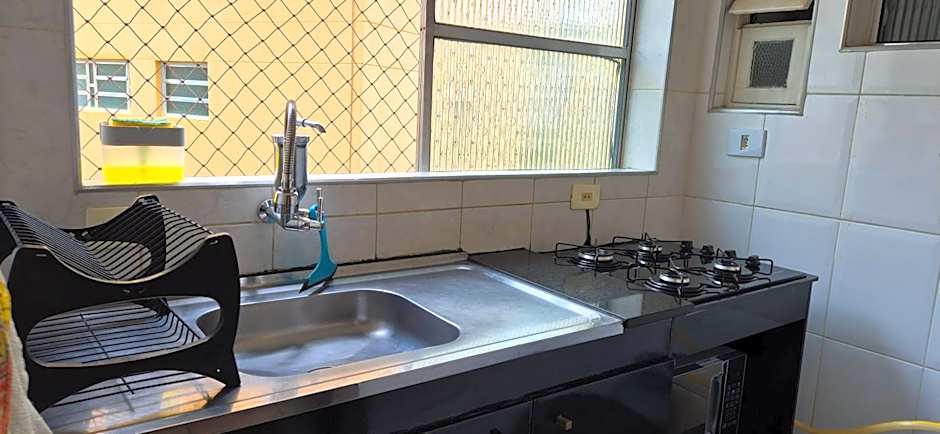 ESD01- Ar Condicionado 5min a pé da Praia da Enseada, Apartamento