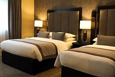 Family Room (2 Adults + 2 Children)