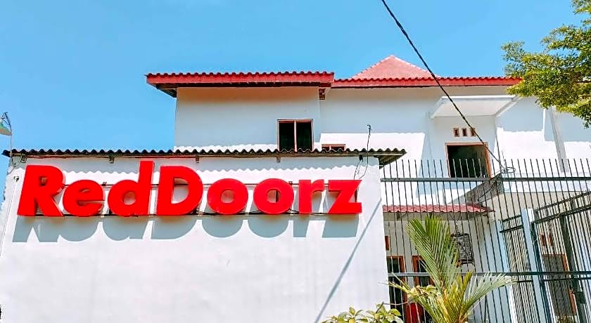RedDoorz at Omah Candi Sari near Airport YIA