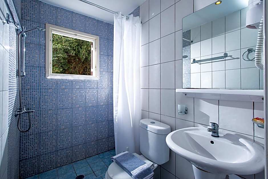 Primavera Beach Hotel Studios & Apartments