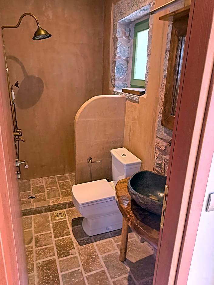 Arapis Rooms & Suites