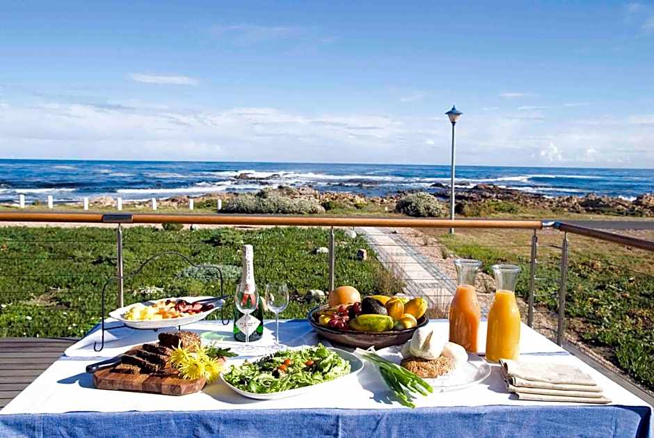 138 Marine Beachfront Guesthouse