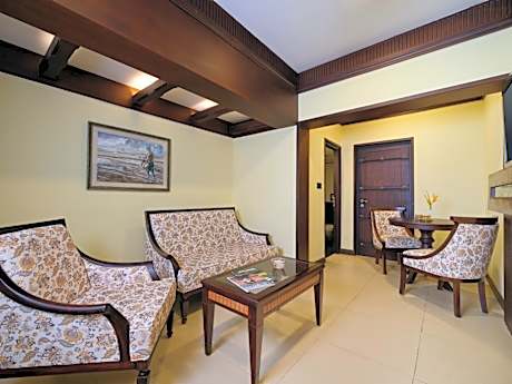 Lake View Suite with Balcony