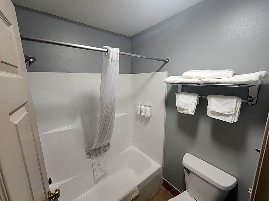 AmericInn by Wyndham Lake Mills