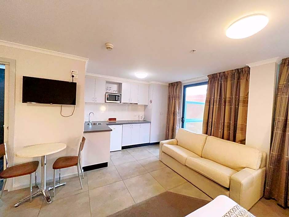 Carlton Lygon Lodge Studio Apartments