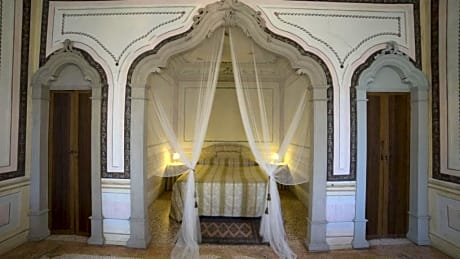 Suite with Garden View