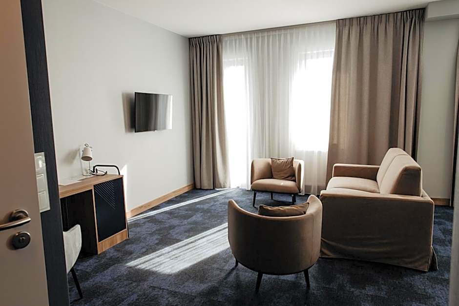 Molto Bene Hotel & Restaurant