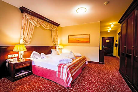 Superior Suite with Mountain View