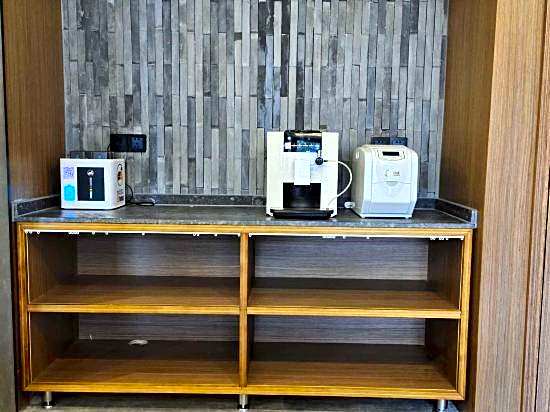 Yisu Impression Hotel (Ningbo Tianyi Square chenghuangmiao station)