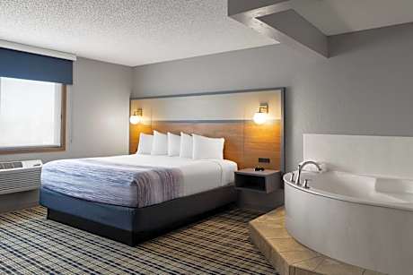 King Suite - Non-Smoking