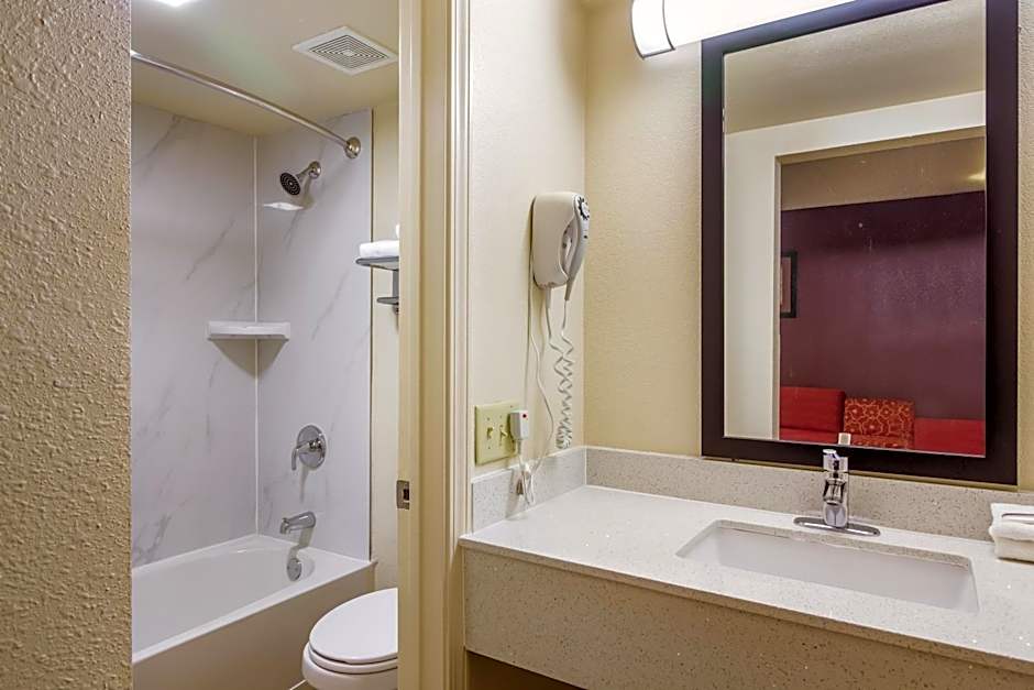 Red Roof Inn Houston East - I-10