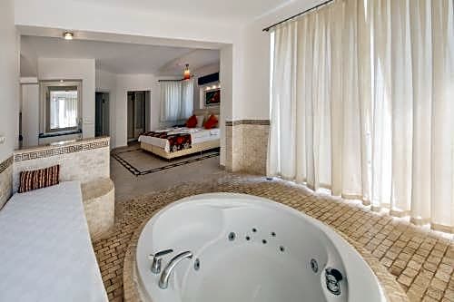 Golden Life Heights Deluxe Suite Hotel - Adult Only