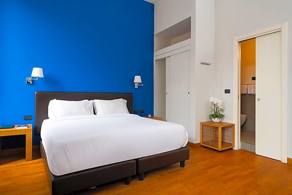 Photo 1 of 7 of Quadruple Room