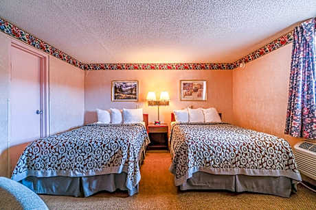 1 King Bed and 1 Double Bed Non-Smoking