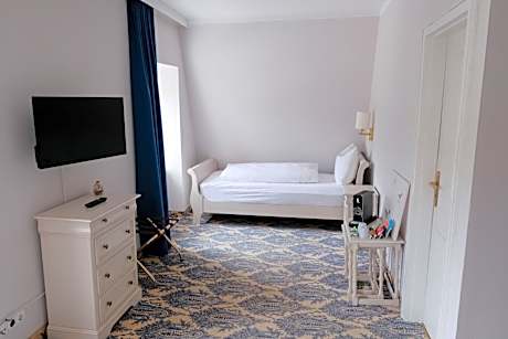 Twin Room with Shower