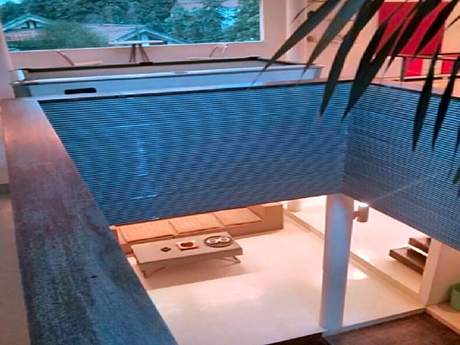 Flat06. Minimalist Residence