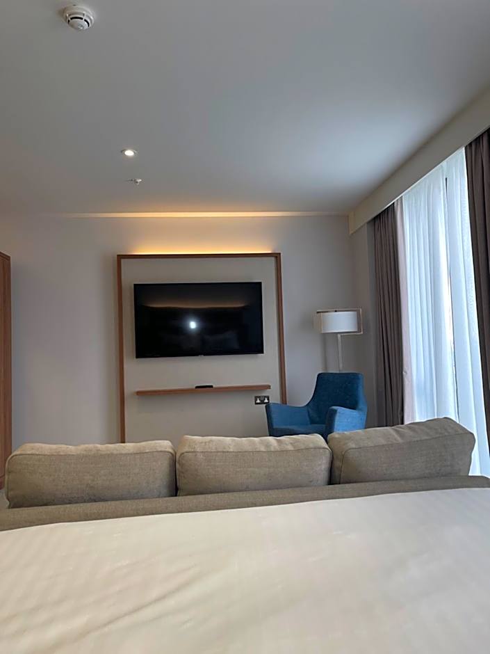 Courtyard by Marriott London Heathrow Airport