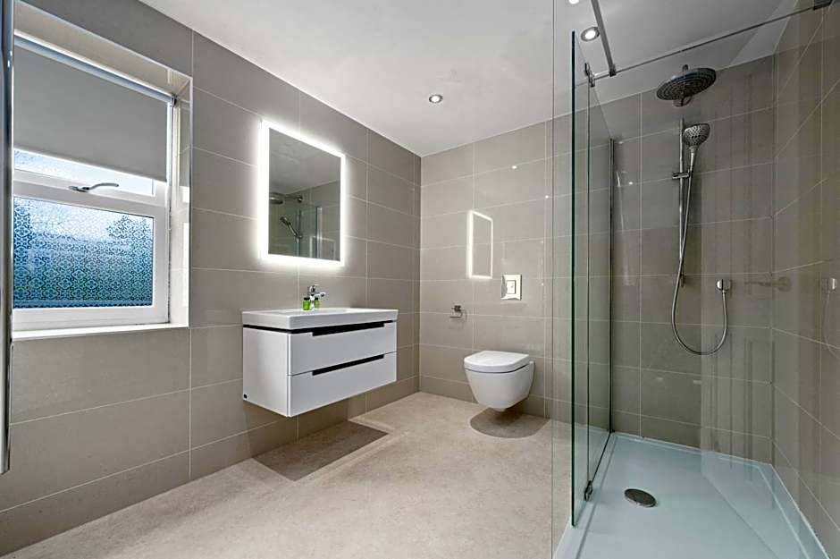 White Hart Hotel & Apartments