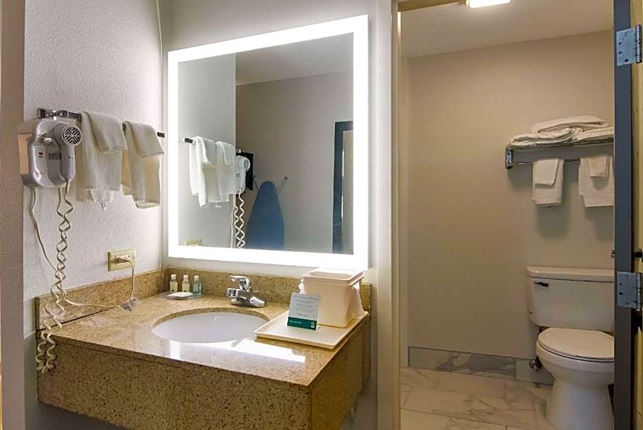 Quality Inn Aurora - Naperville Area