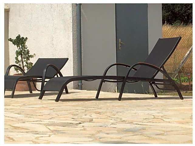 maison blanche piscine et petit déjeuner