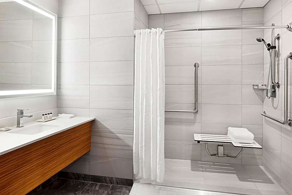 Delta Hotels by Marriott Grande Prairie Airport