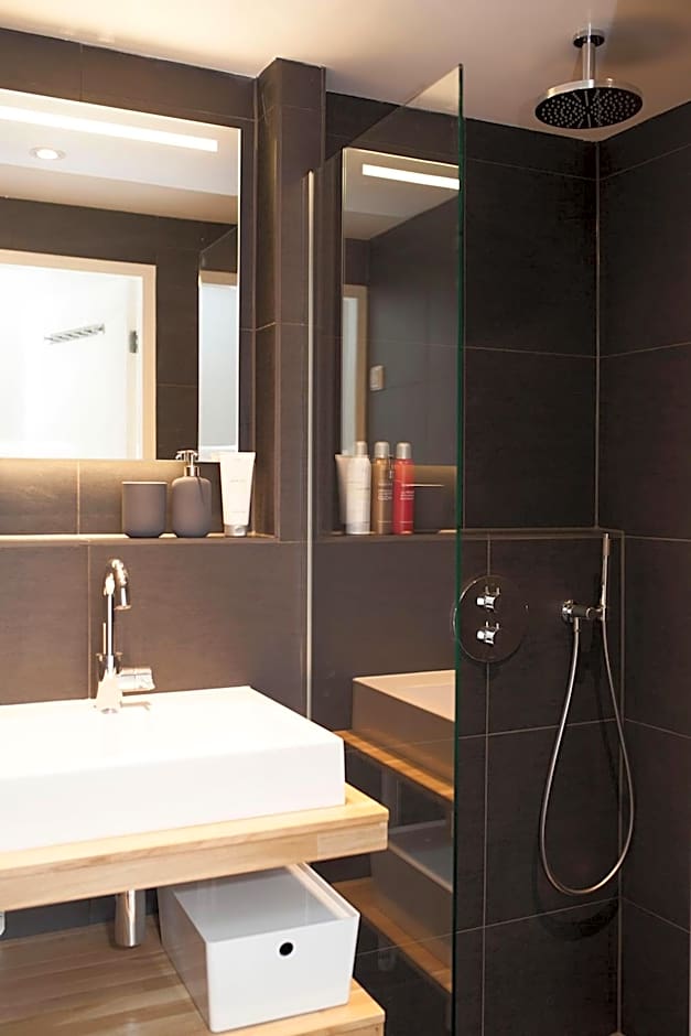 hip & stylish apartment in center, near trainstation, 15 min walk