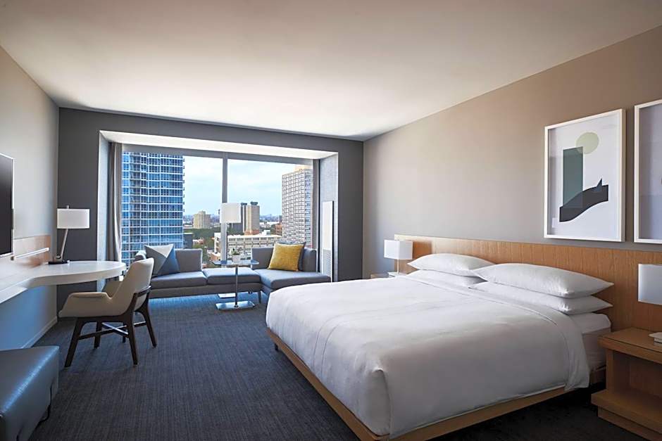Photo 1 of 8 of 1 King Bed, Skyline View