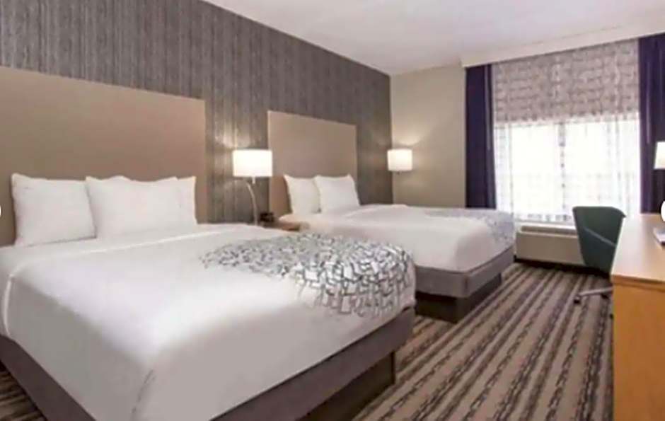 La Quinta Inn & Suites by Wyndham Buffalo Amherst