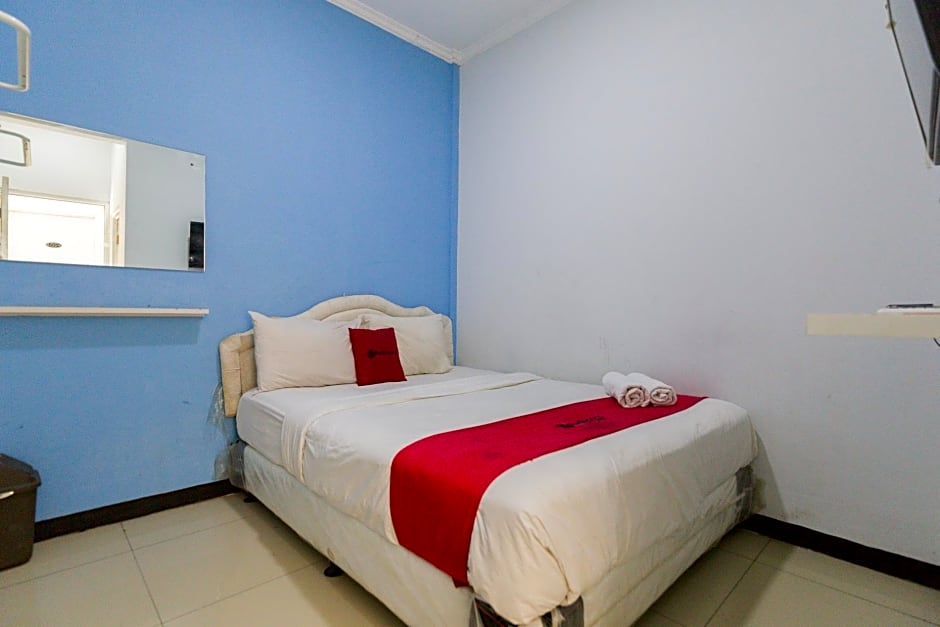 RedDoorz @ Garden Boulevard Citra Raya Tangerang