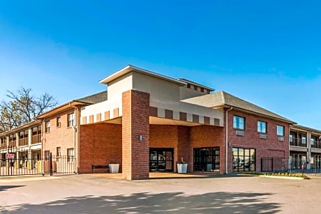 Quality Inn Airport I-240