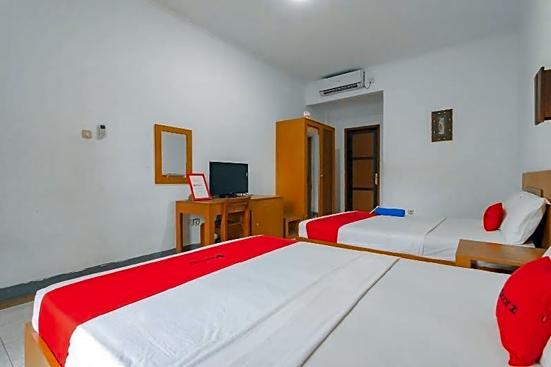 RedDoorz Plus @ Hotel Sofia Pangandaran