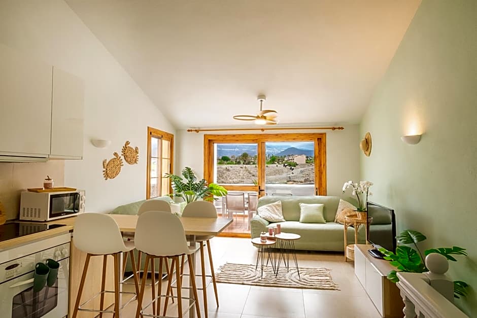 Beautiful 4 bedroom house with phenomenal golf and mountain views