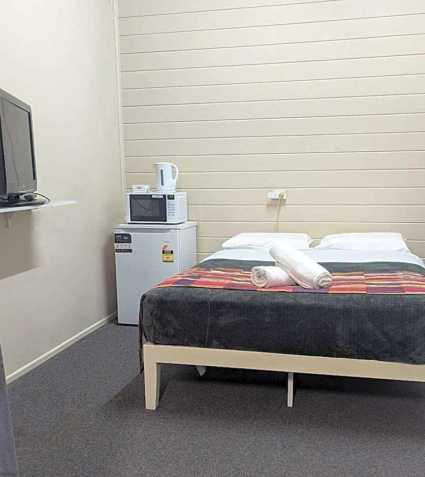 GRAND CENTRAL HOTEL PROSERPINE