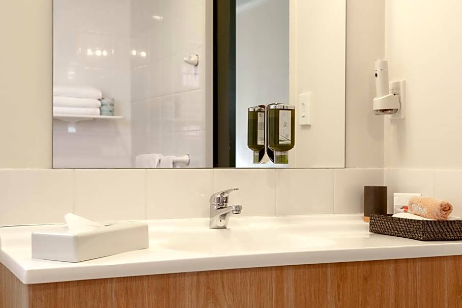 Greenlane Manor Motel