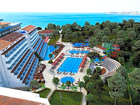 Batıhan Beach Resort & Spa