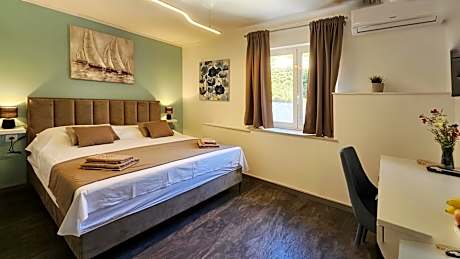 Standard Double Room with Garden View