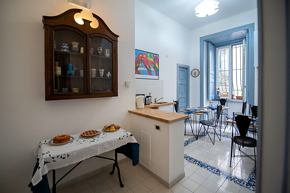 Qu4ttro I D'Angleterre Guest House