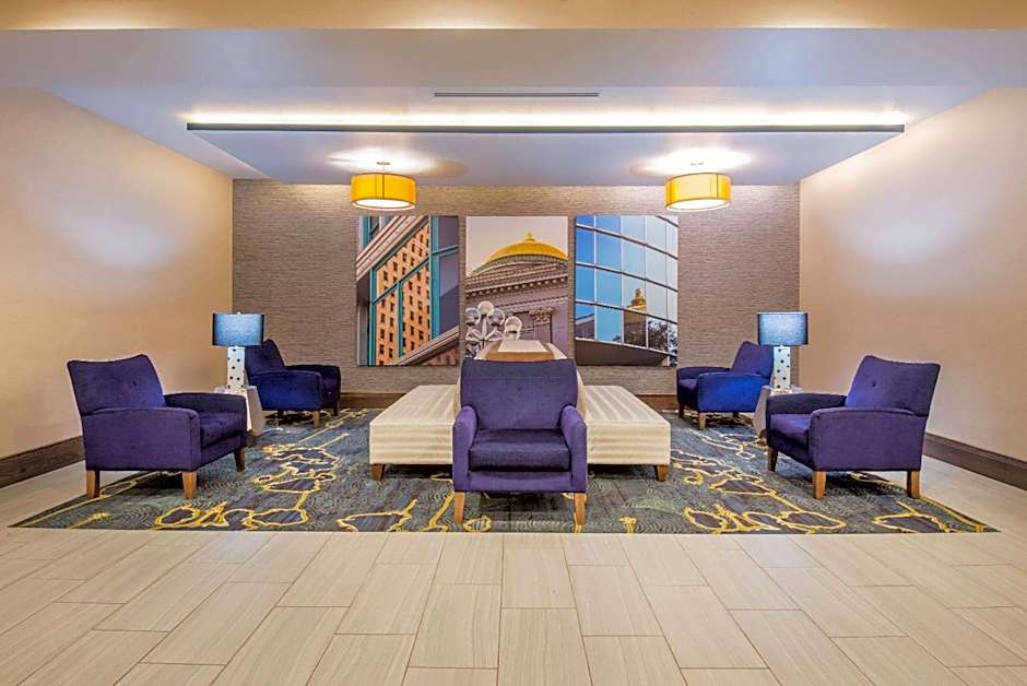 La Quinta Inn & Suites by Wyndham Buffalo Amherst