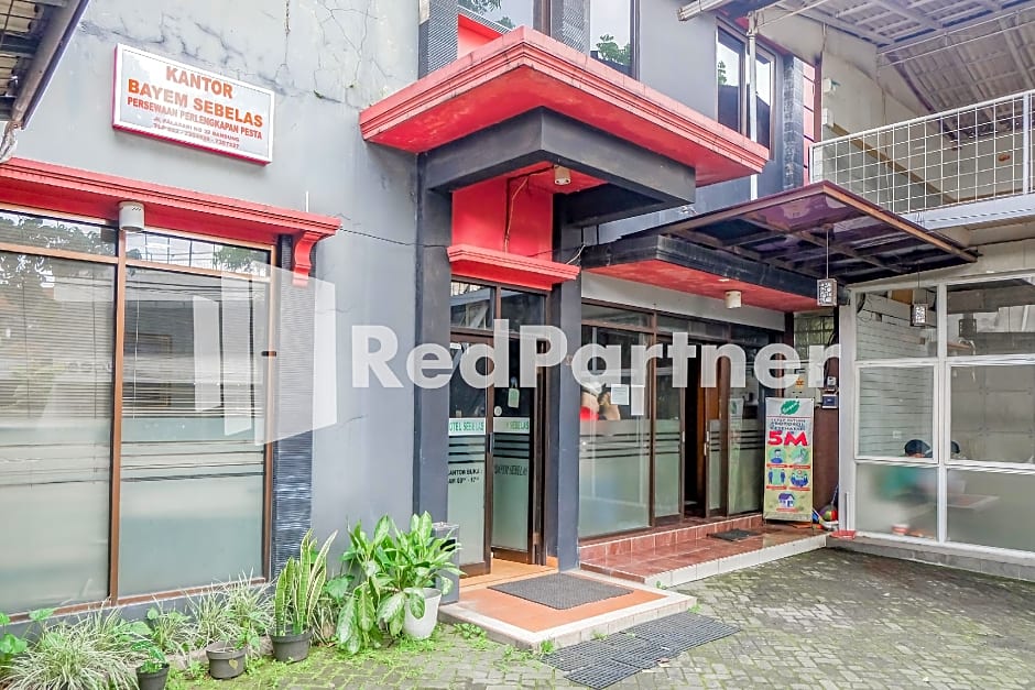 Hotel Sebelas @ Jalan Palasari Mitra RedDoorz
