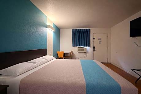 King Bed Non-Smoking