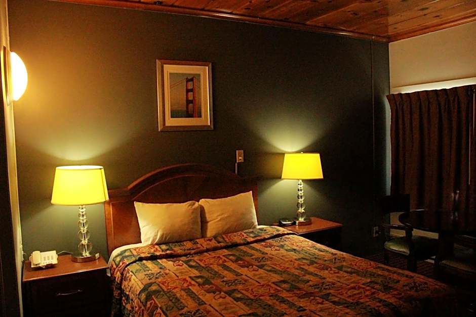 Photo 1 of 11 of 1 Queen Bed