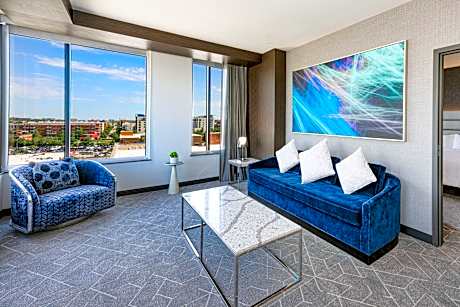 King Suite, 1 Bedroom Suite, 1 King, Sofa bed