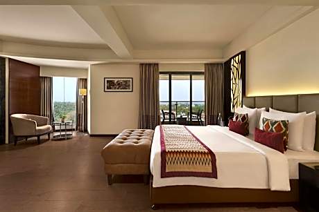 Hazel One-Bedroom King Suite with Sofa Bed and City View