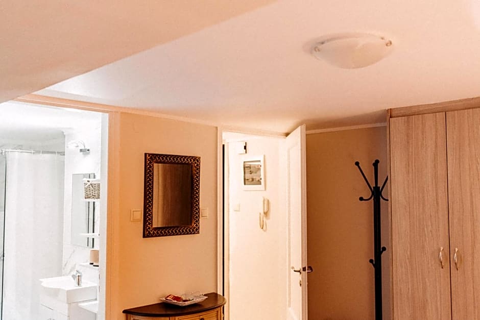 BEST HOUSE, CENTRAL APRTM., AGIOU NIKOLAOU, PATRA