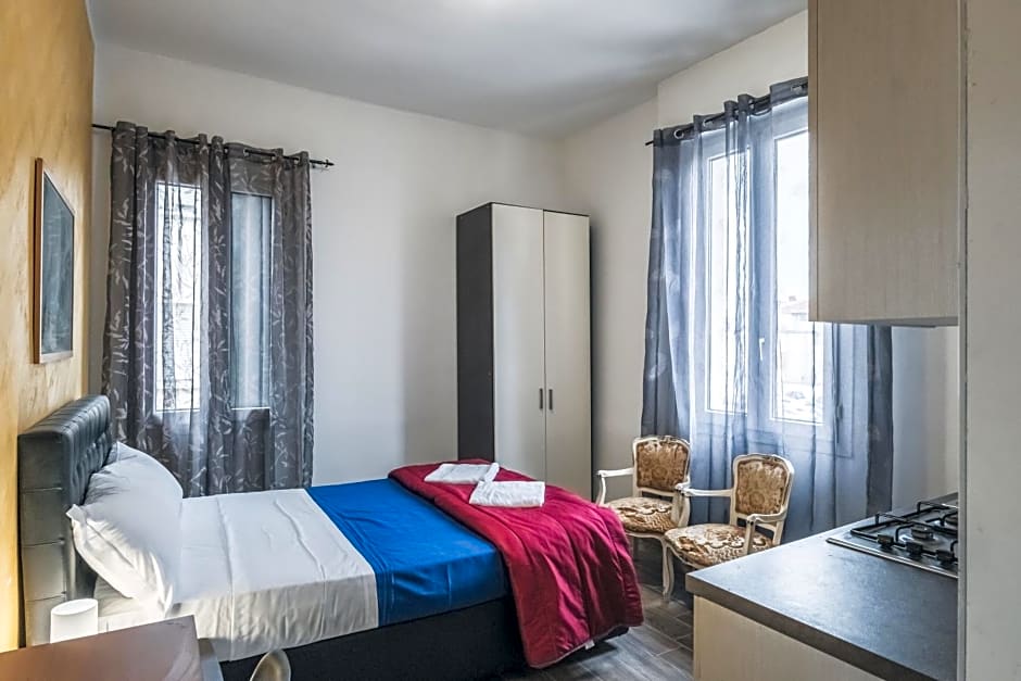 Bulldog Station Apartments with private WC, AC, TV