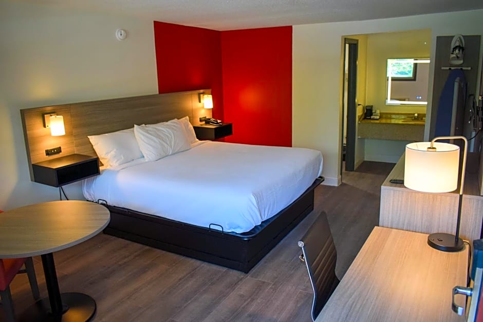 Ramada by Wyndham Cleveland Airport West