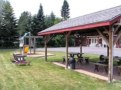 Maple Leaf Motel