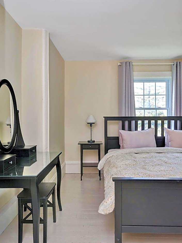 Wind & Waves - Wellington waterfront with Satellite TV & fire pit