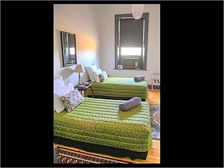 Budget Twin Room with Shared Bathroom