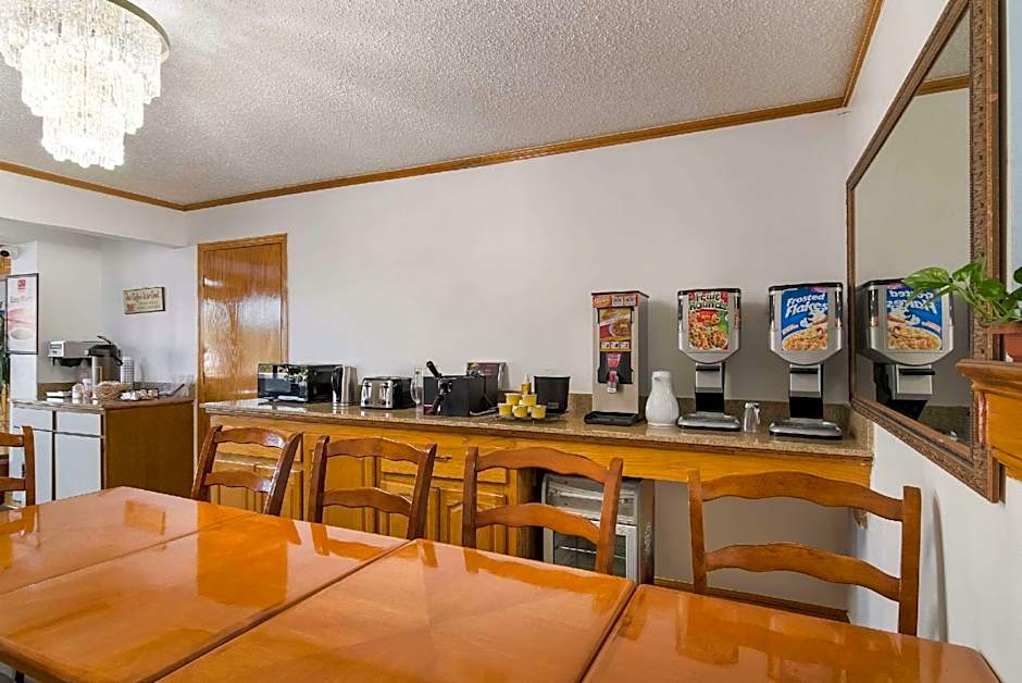 Americas Best Inn - Calhoun